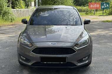 Хэтчбек Ford Focus 2015 в 