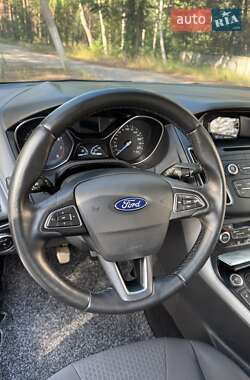 Хэтчбек Ford Focus 2015 в 
