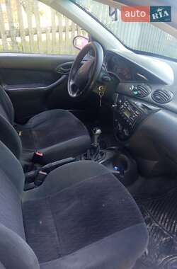 Хетчбек Ford Focus 2000 в 
