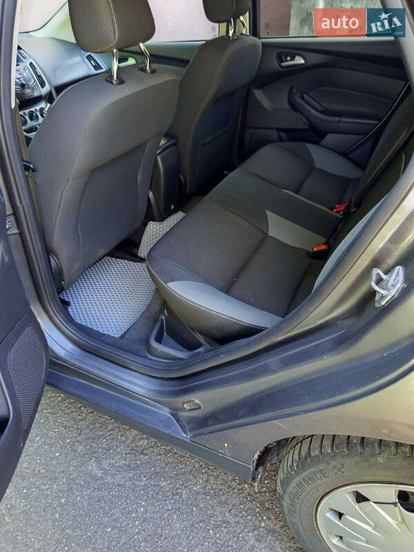 Седан Ford Focus 2011 в Долине