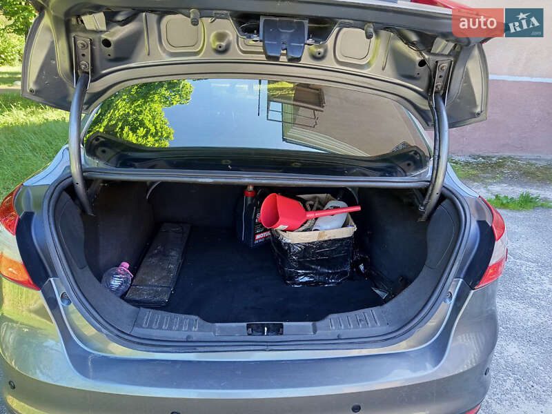 Седан Ford Focus 2011 в Долине