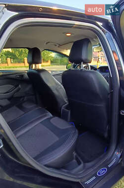 Хэтчбек Ford Focus 2012 в 