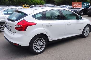 Хетчбек Ford Focus 2012 в 