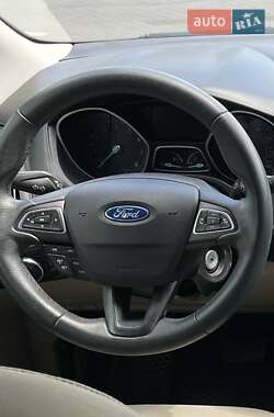 Седан Ford Focus 2015 в 