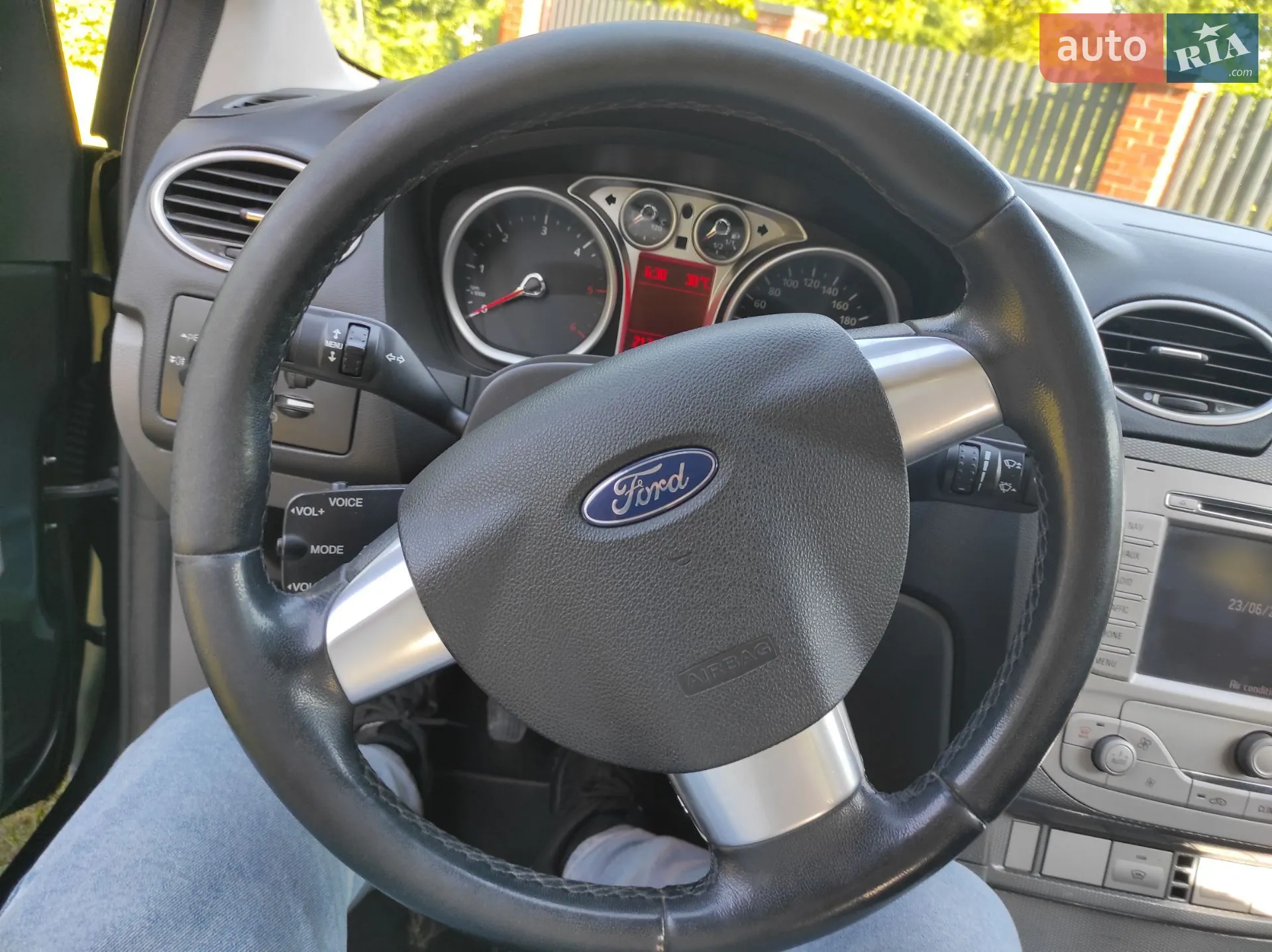 2010 Ford Focus - мініатюра 8