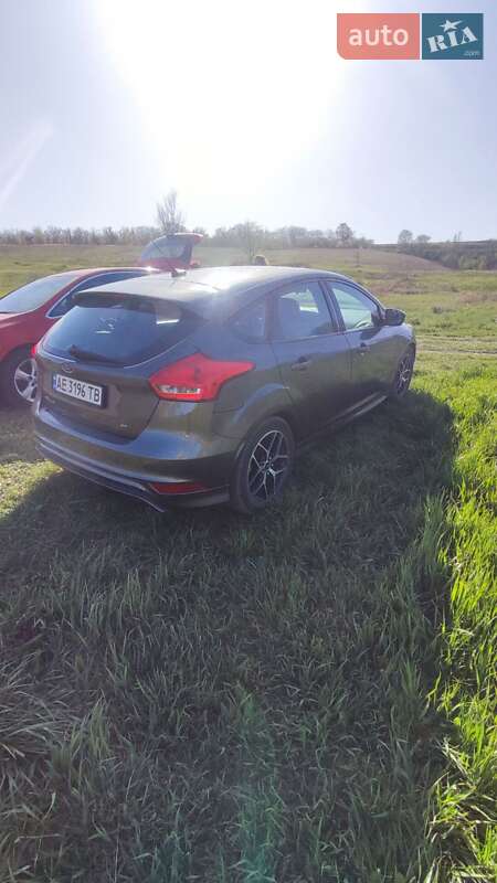 Хетчбек Ford Focus 2015 в Дніпрі