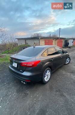 Седан Ford Focus 2015 в 