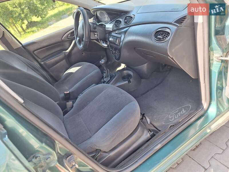 Седан Ford Focus 2002 в Черновцах