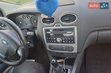 Хэтчбек Ford Focus 2004 в 