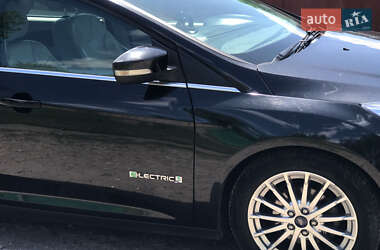 Хэтчбек Ford Focus 2013 в 