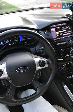 Хэтчбек Ford Focus 2013 в 