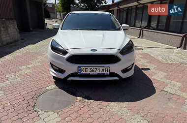 Хэтчбек Ford Focus 2015 в 