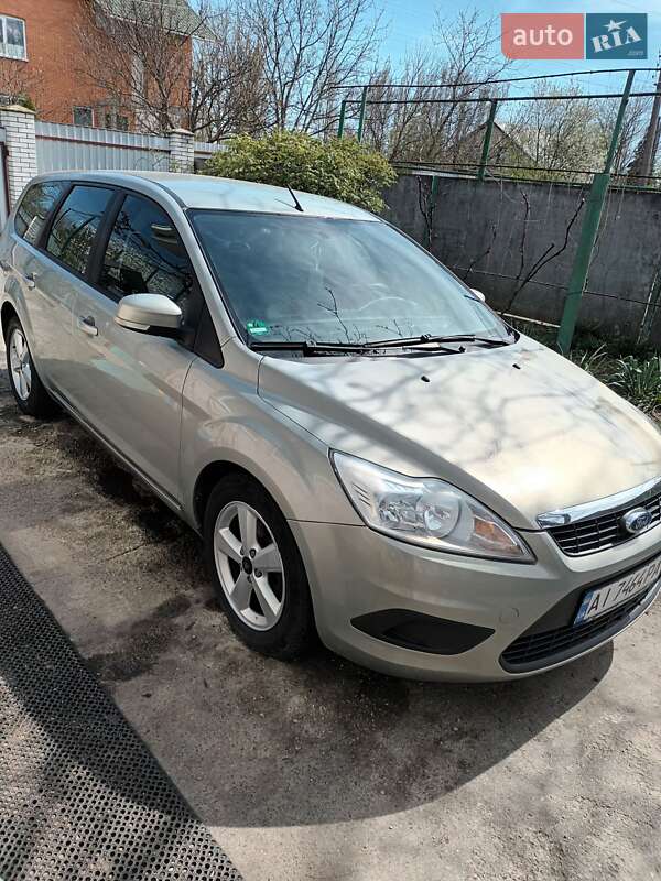 Универсал Ford Focus 2010 в Обухове