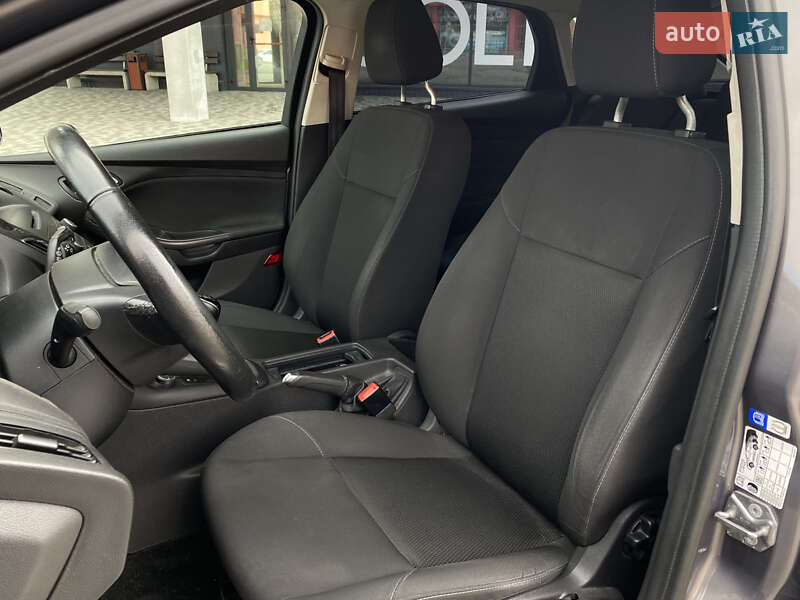 Хэтчбек Ford Focus 2015 в Киеве