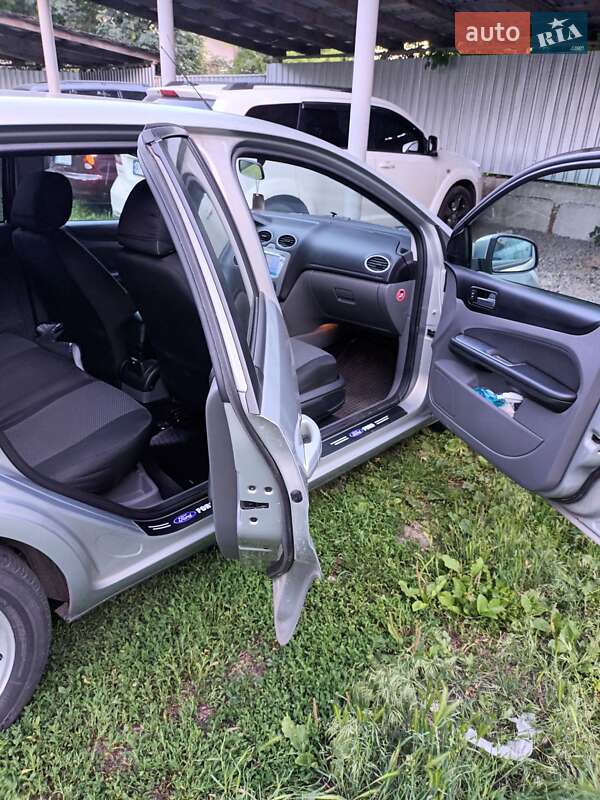 Универсал Ford Focus 2010 в Обухове