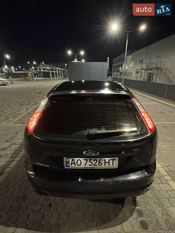 Хэтчбек Ford Focus 2010 в Мукачево