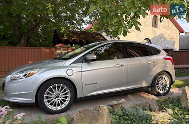 Хэтчбек Ford Focus 2013 в 