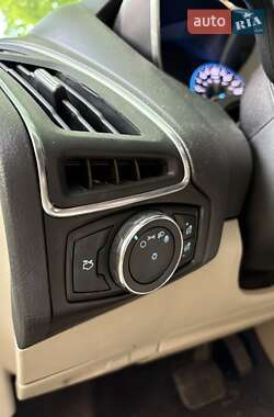 Хэтчбек Ford Focus 2013 в 