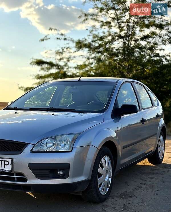Хэтчбек Ford Focus 2004 в 