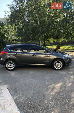 Хэтчбек Ford Focus 2015 в 