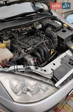 Хэтчбек Ford Focus 2004 в 