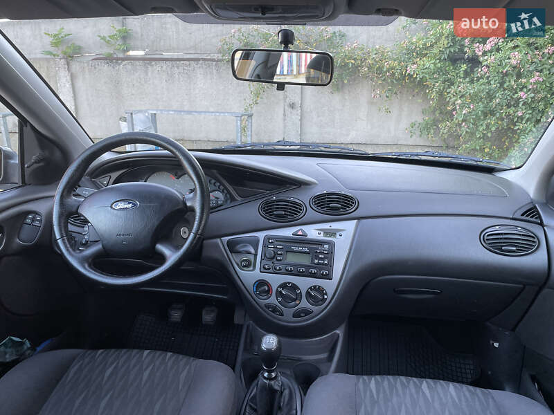 Хэтчбек Ford Focus 2003 в Стрые