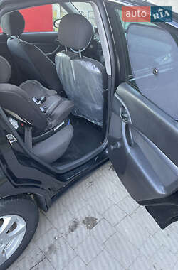 Хэтчбек Ford Focus 2003 в 