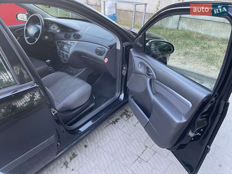 Хэтчбек Ford Focus 2003 в Стрые