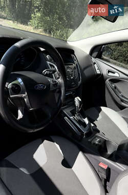 Хэтчбек Ford Focus 2012 в 