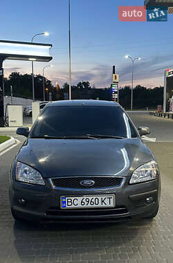 Хэтчбек Ford Focus 2005 в 