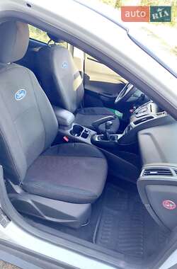 Седан Ford Focus 2011 в 