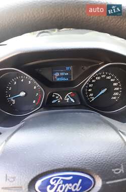 Хэтчбек Ford Focus 2013 в 