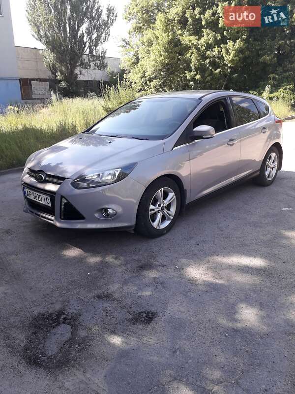Хэтчбек Ford Focus 2013 в 