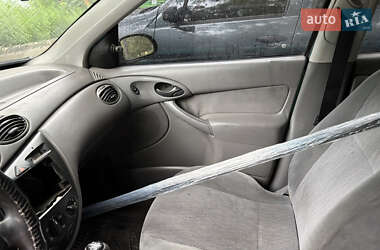 Хэтчбек Ford Focus 1999 в 