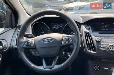 Седан Ford Focus 2015 в 