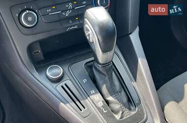 Седан Ford Focus 2015 в 