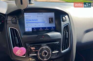 Седан Ford Focus 2015 в 
