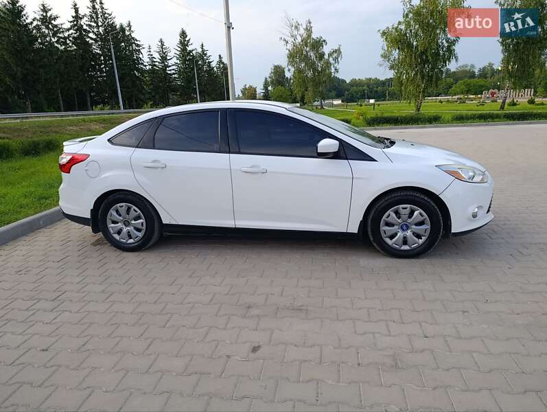 Седан Ford Focus 2013 в Лановцах