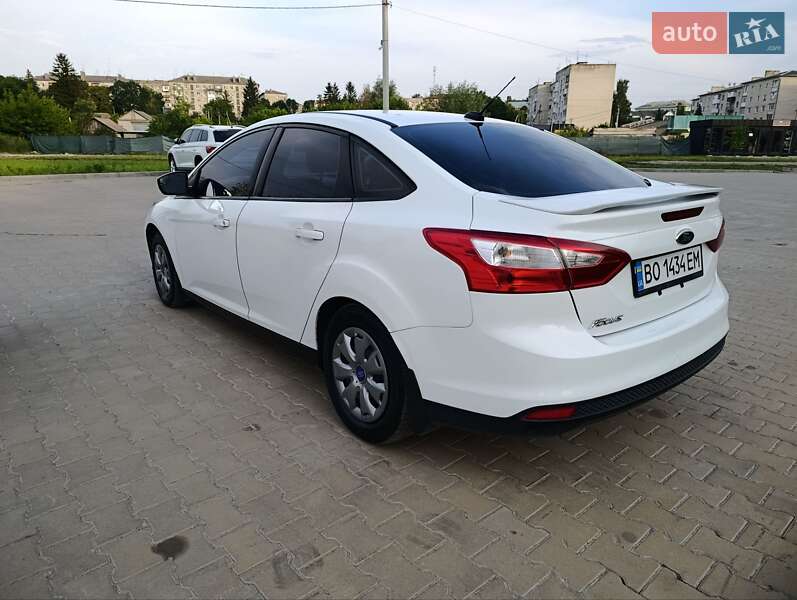 Седан Ford Focus 2013 в Лановцах