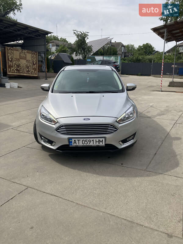 Хэтчбек Ford Focus 2015 в Новоселице