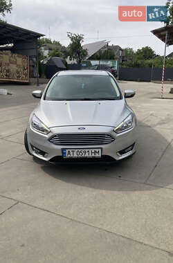 Хэтчбек Ford Focus 2015 в 