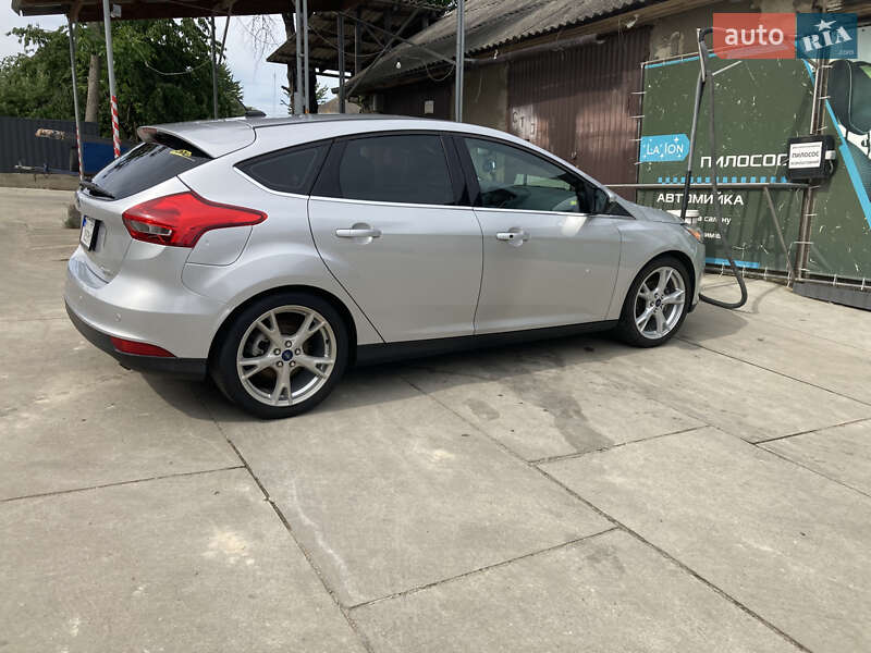 Хэтчбек Ford Focus 2015 в Новоселице