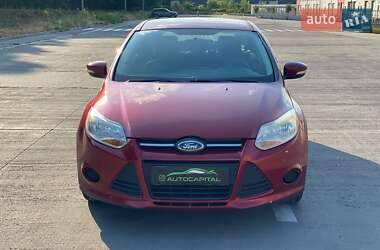 Хэтчбек Ford Focus 2012 в 