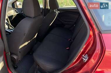 Хэтчбек Ford Focus 2012 в 