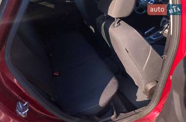 Хэтчбек Ford Focus 2012 в 
