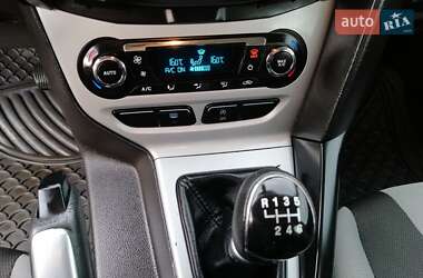 Хетчбек Ford Focus 2013 в 