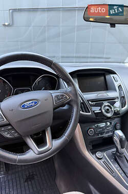 Хэтчбек Ford Focus 2015 в 