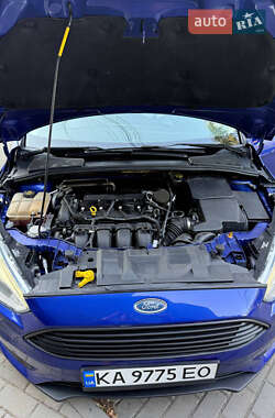 Хэтчбек Ford Focus 2015 в 