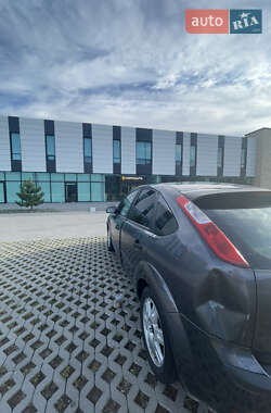 Хэтчбек Ford Focus 2004 в 