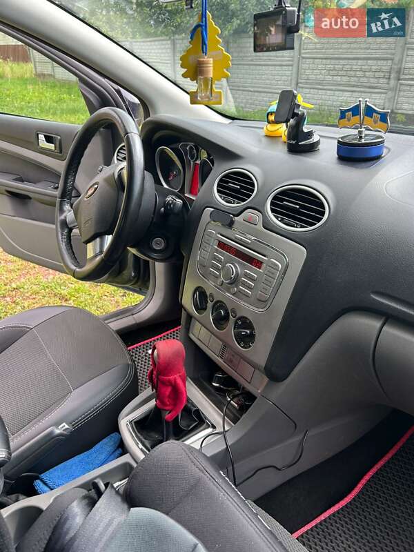 Хэтчбек Ford Focus 2008 в Нововолынске